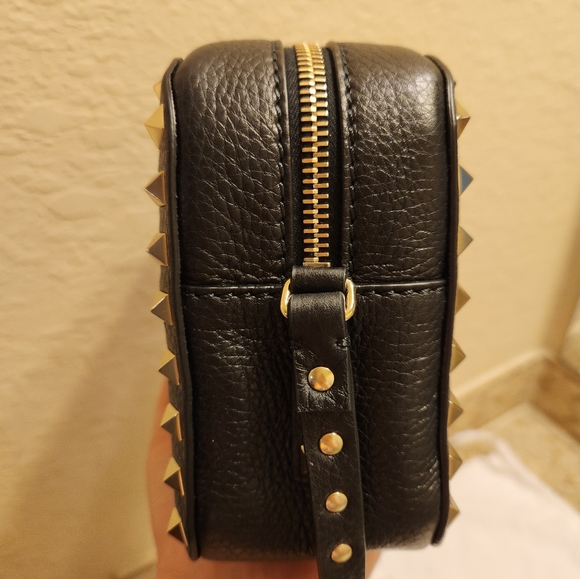 Valentino Rockstud Crossbody Camera Bag in Black and Gold Tone Hardware - Picture 5 of 8